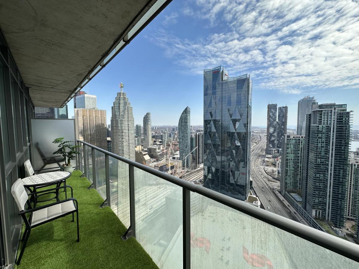 Luxury Downtown Toronto 2 Bedroom Suite With City And Lake Views And Free Parking Exterior foto