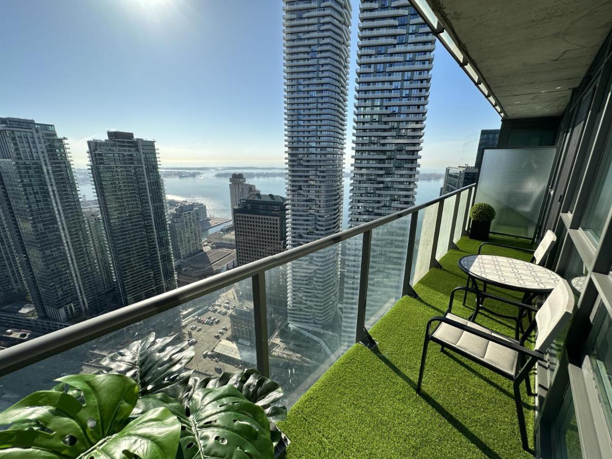 Luxury Downtown Toronto 2 Bedroom Suite With City And Lake Views And Free Parking Exterior foto